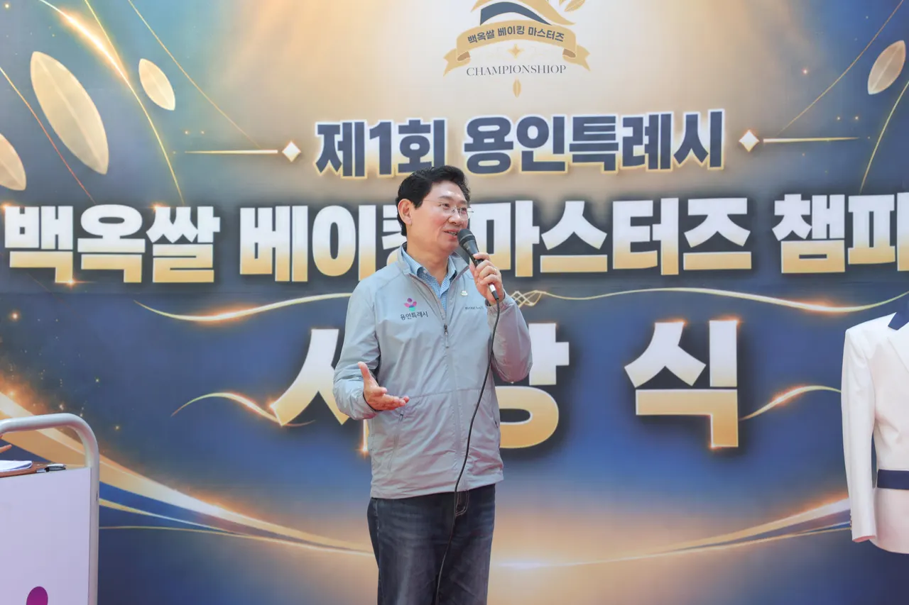 4일 상상의 숲에서 이상일 시장이 조아용푸드 페스타 개최를 축하하고 있다